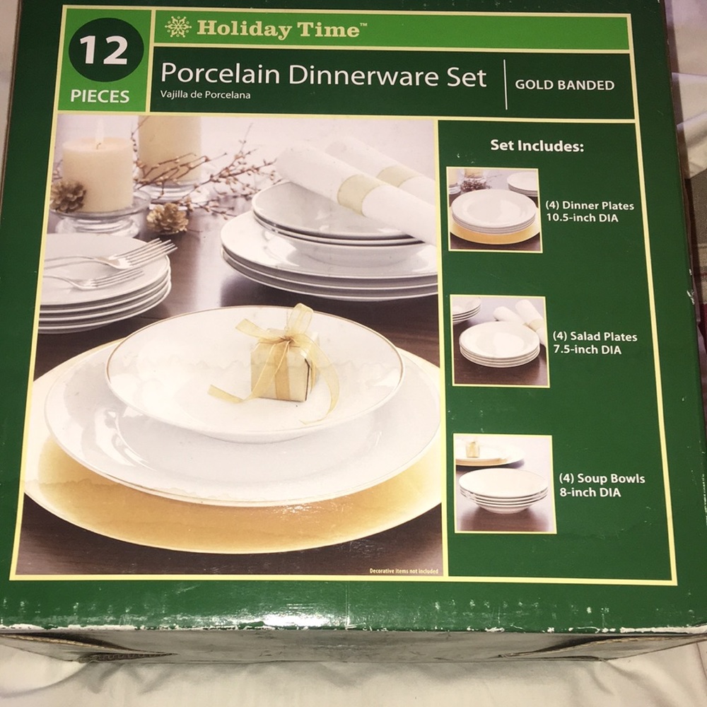Holiday time porcelain dinner set 12 pieces